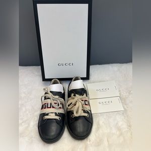 GENTLY WORN GUCCI LEATHER NAVY JR NEW ACE SNEAKER SZ 28 (10 TODDLER US)